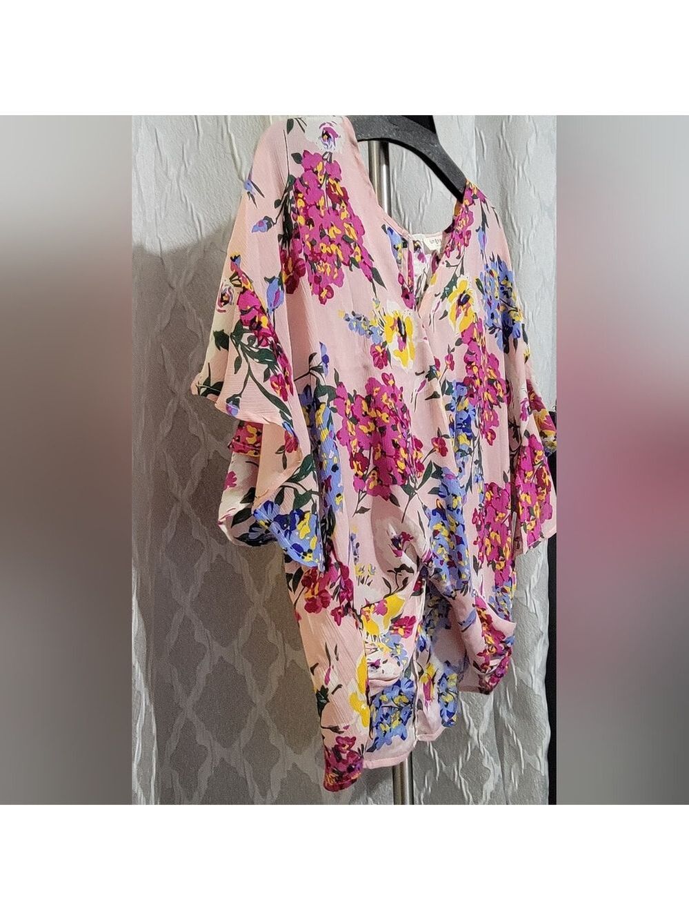 Umgee - Floral Top with Keyhole Back - Pink
